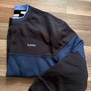 Levi's Men's Black and Navy Crewneck Sweater